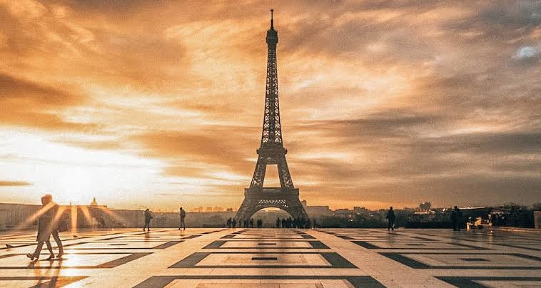 Existe um apartamento secreto no topo da Torre Eiffel