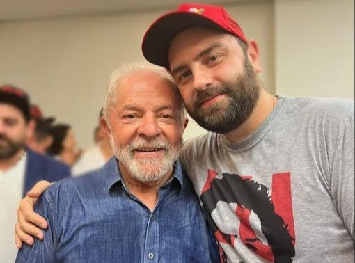 Filho de Lula chama atenção na web