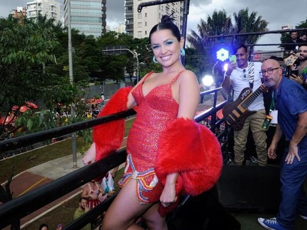 Vermelho em alta na folia