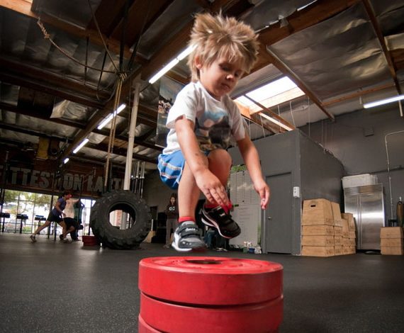 Crossfit e musculação para crianças e adolescentes