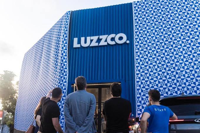 Luzzco celebra um ano